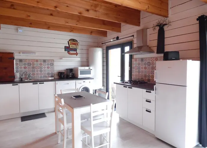 Chalet Cosy Climatise Avec Parking Et Internet